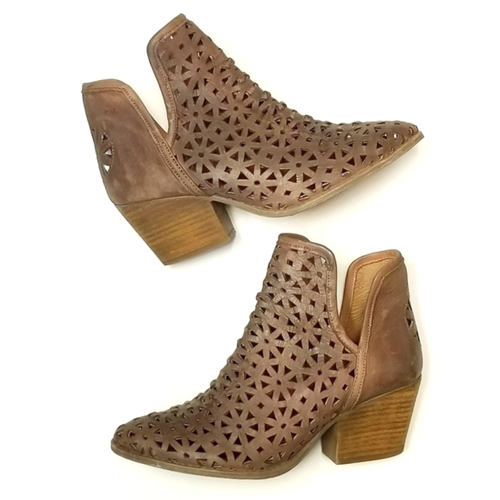 Musse & Cloud Cutout Ankle Bootie